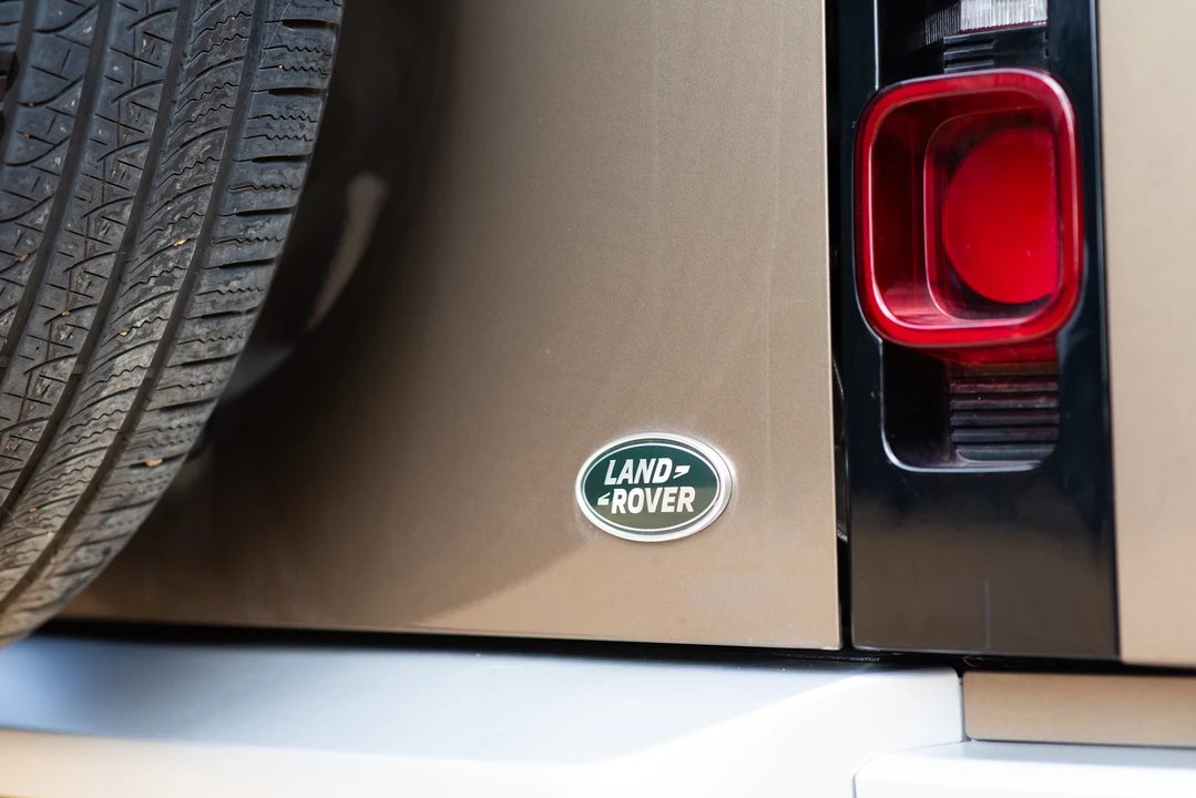 2021 Land Rover Defender L663 - Image 29 of 31