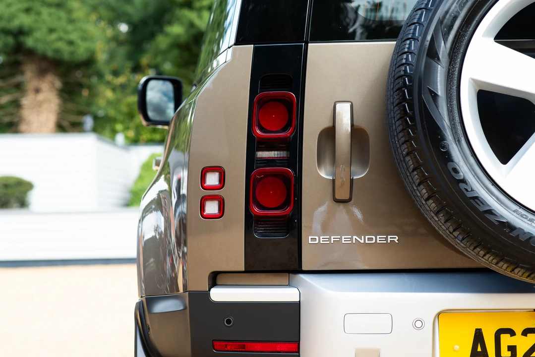 2021 Land Rover Defender L663 - Image 27 of 31