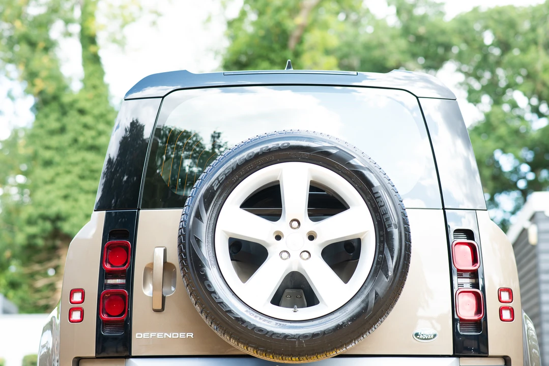 2021 Land Rover Defender L663 - Image 28 of 31