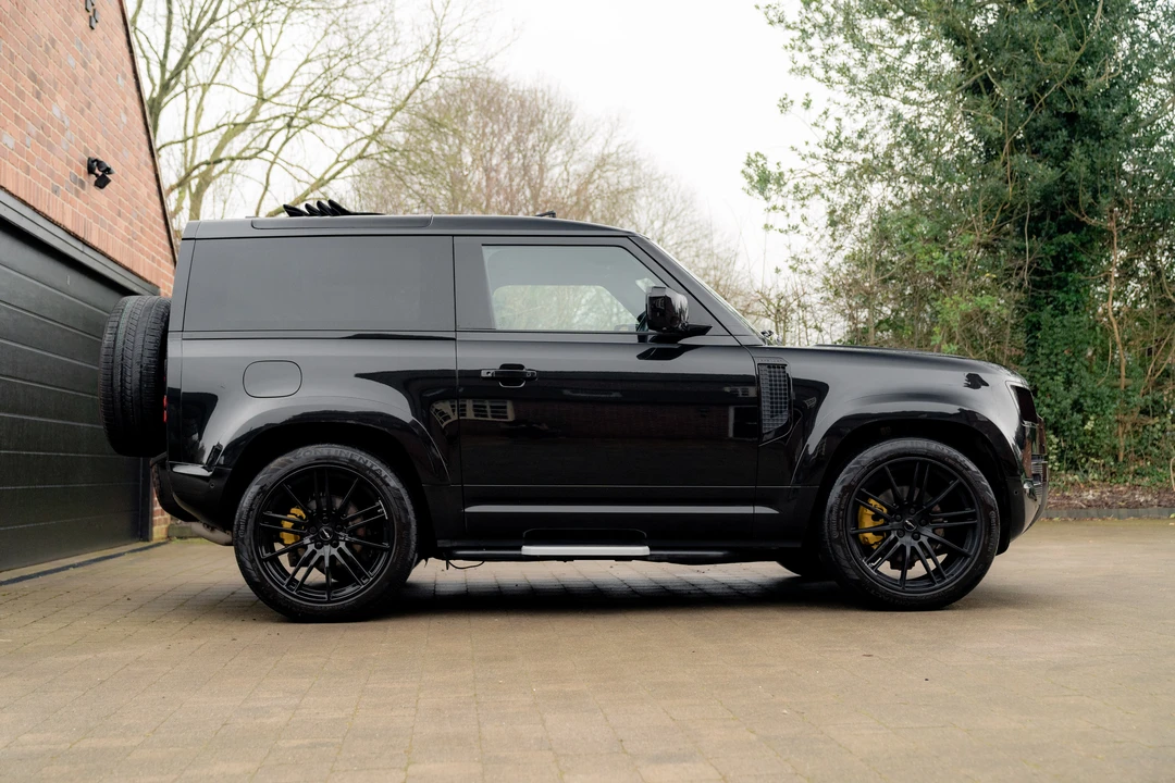2021 Land Rover Defender 90 - Image 9 of 31