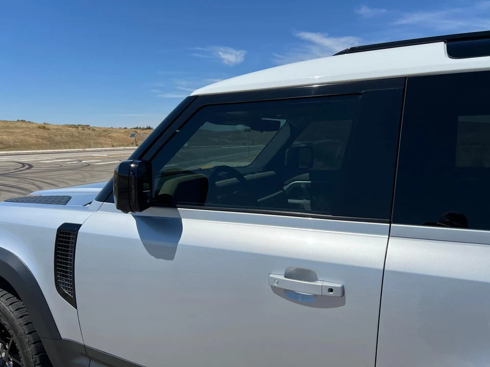 2021 Land Rover Defender 90 - Image 29 of 31