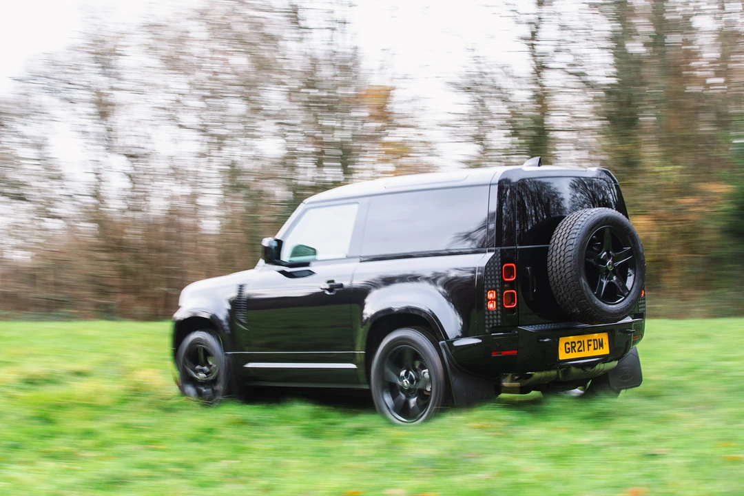 2020 Land Rover Defender 90 - Image 17 of 31