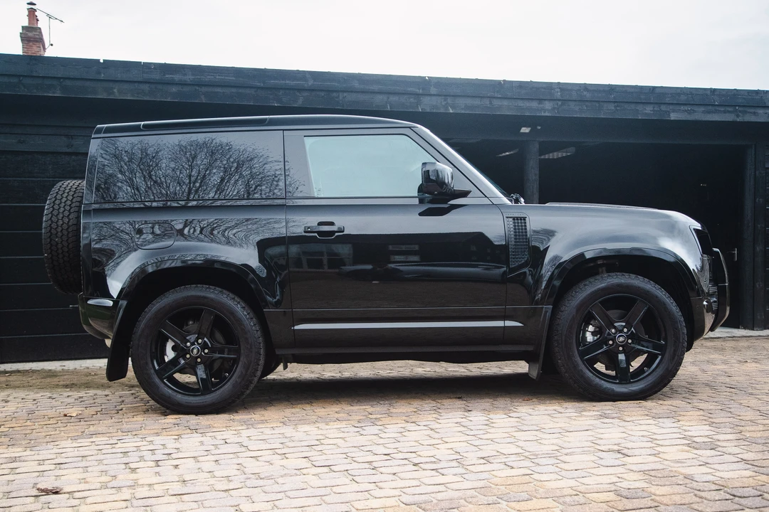 2020 Land Rover Defender 90 - Image 5 of 31