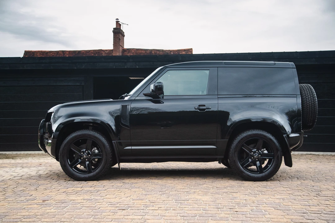 2020 Land Rover Defender 90 - Image 8 of 31