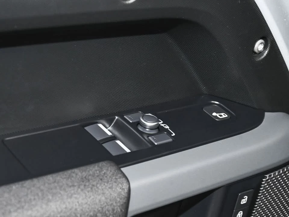 2021 Land Rover Defender L663 - Image 9 of 20