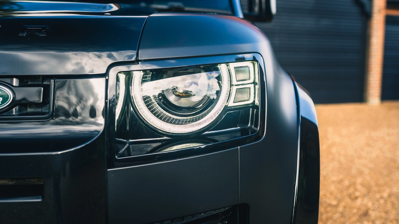 2021 Land Rover Defender 90 - Image 23 of 31