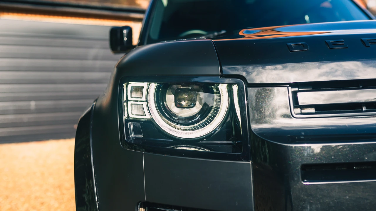 2021 Land Rover Defender 90 - Image 25 of 31