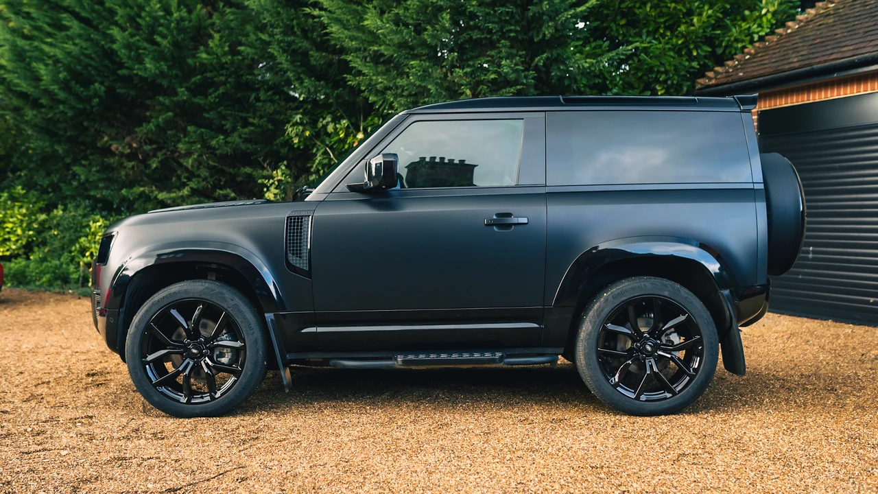 2021 Land Rover Defender 90 - Image 5 of 31