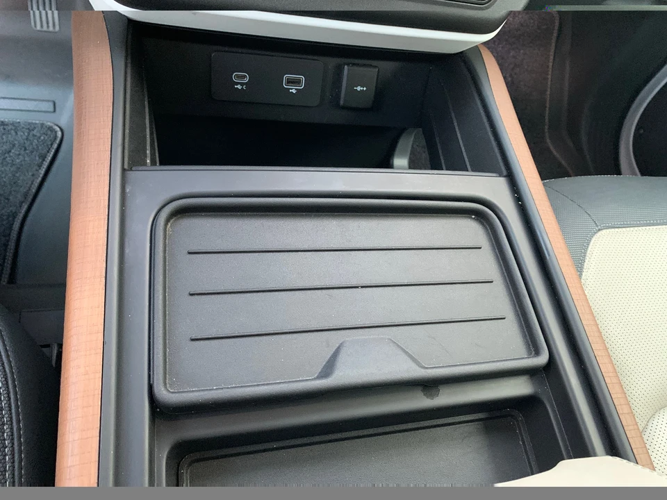 2021 Land Rover Defender L663 - Image 27 of 31