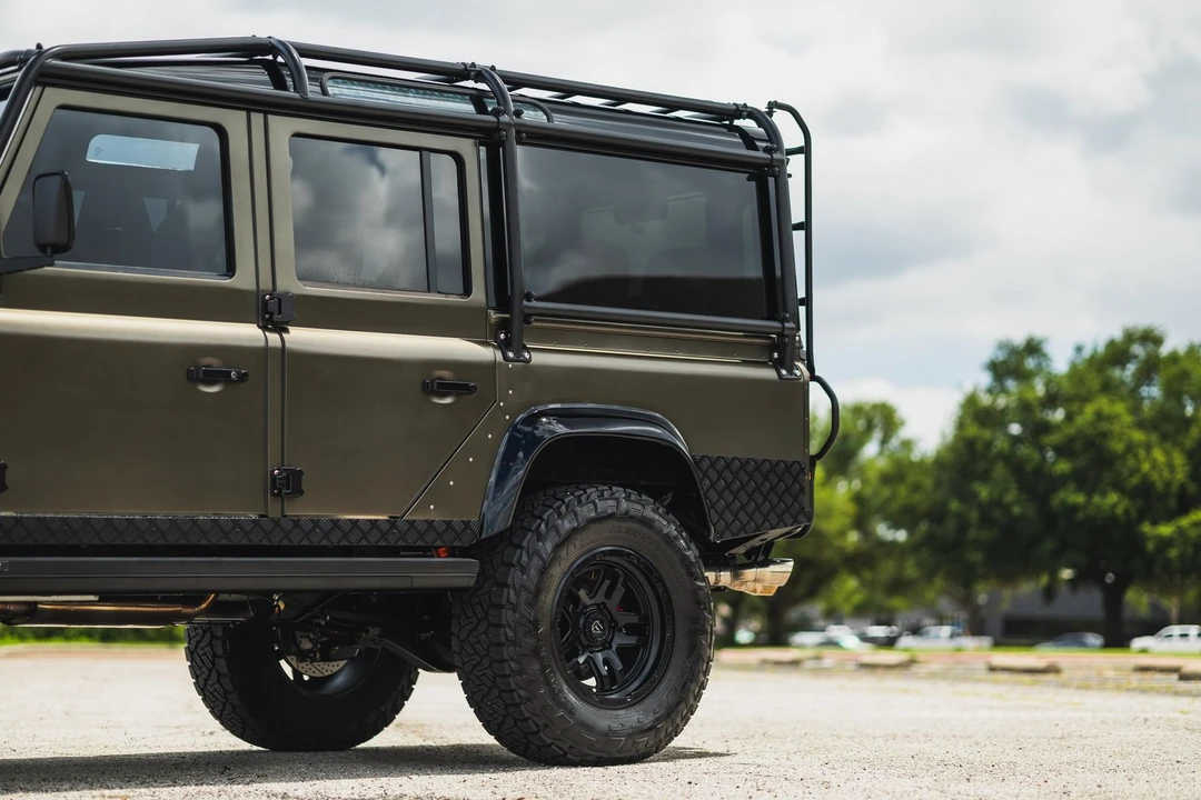 2021 Land Rover Defender L663 - Image 4 of 31