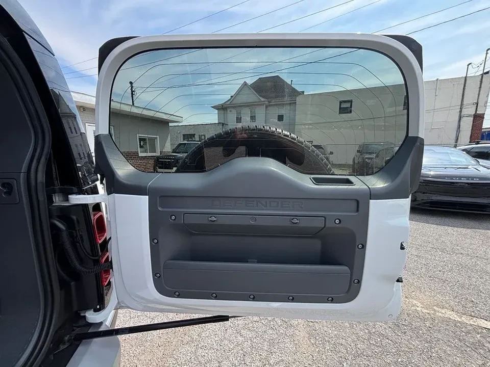 2021 Land Rover Defender L663 - Image 7 of 18