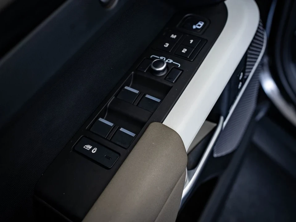 2021 Land Rover Defender L663 - Image 18 of 21