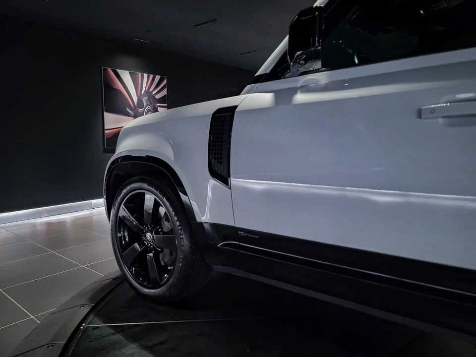 2021 Land Rover Defender L663 - Image 8 of 19