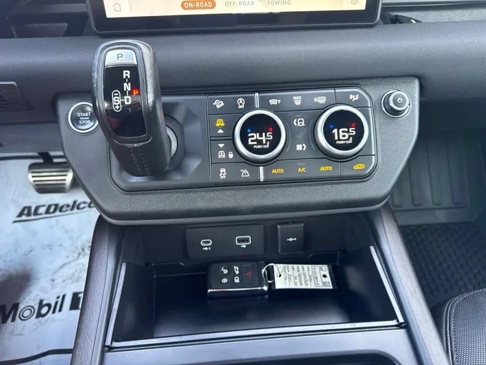 2021 Land Rover Defender L663 - Image 13 of 16