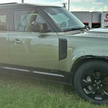 2021 Land Rover Defender X-Dynamic SE