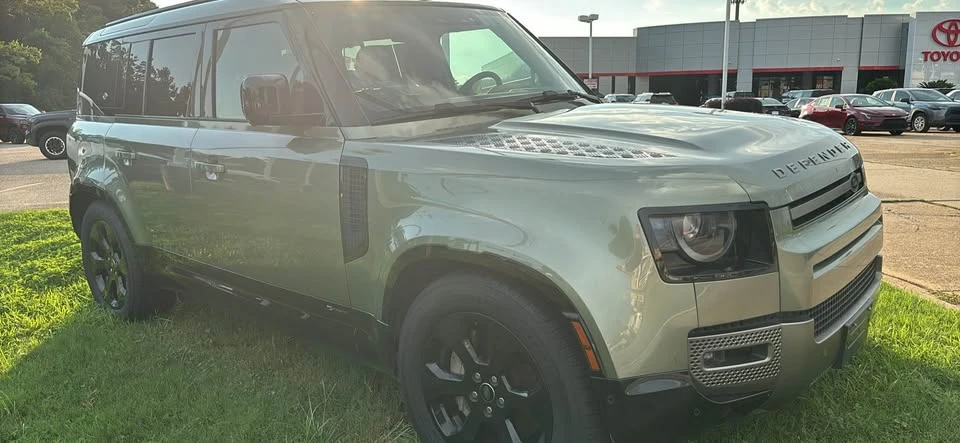 2021 Land Rover Defender L663 - Image 2 of 11