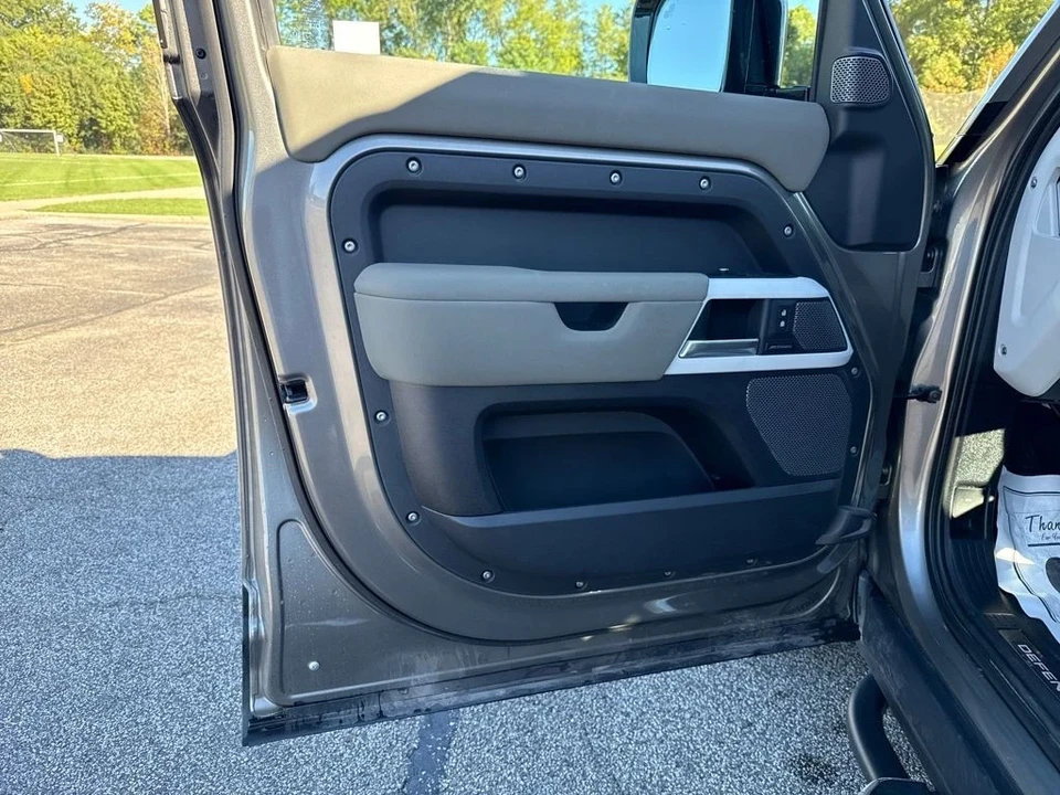 2021 Land Rover Defender L663 - Image 10 of 12