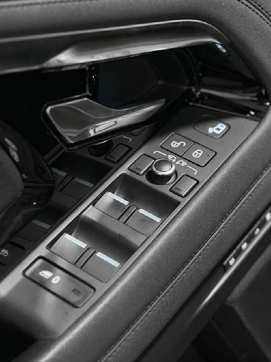 2021 Land Rover Range Rover Evoque 2nd Gen - Image 8 of 20