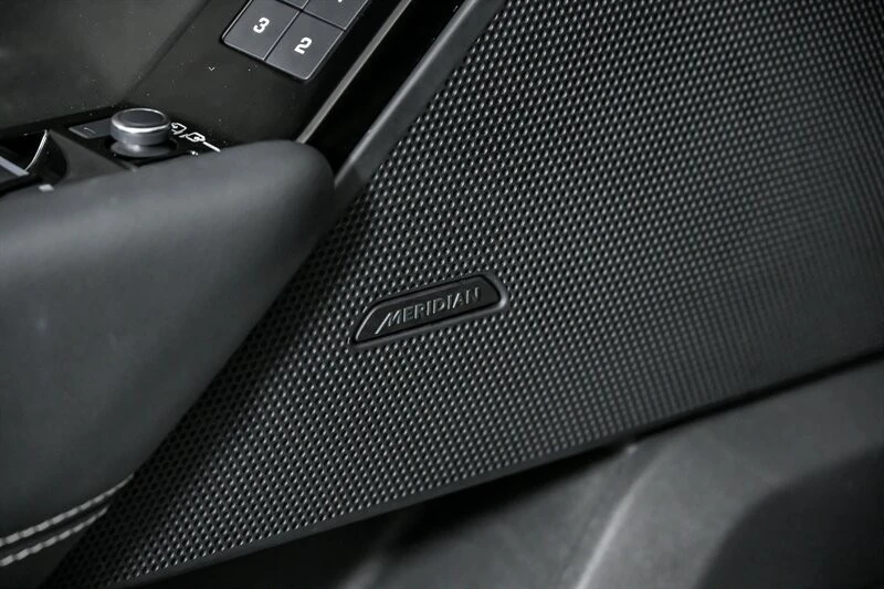 2021 Land Rover Range Rover Velar - Image 17 of 21