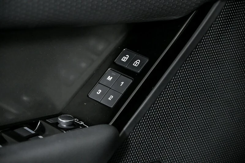 2021 Land Rover Range Rover Velar - Image 16 of 21