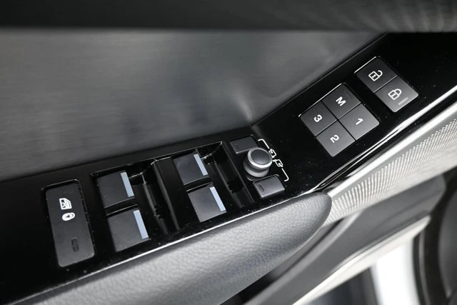 2021 Land Rover Range Rover Velar - Image 10 of 20