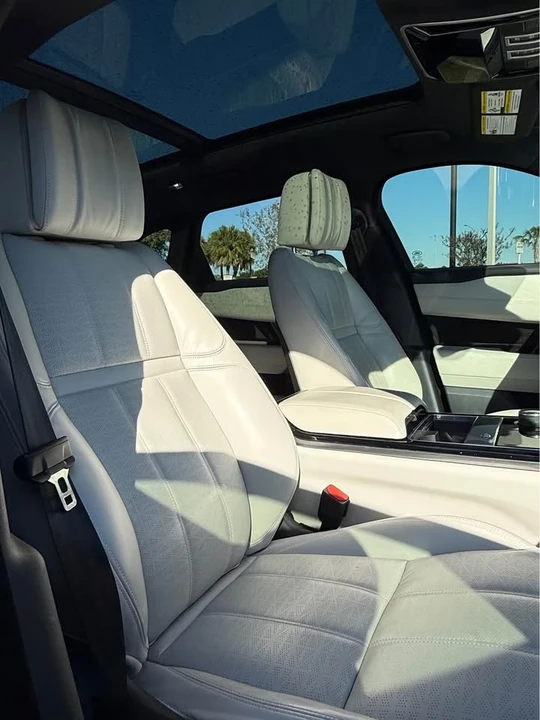 2021 Land Rover Range Rover Velar - Image 14 of 17