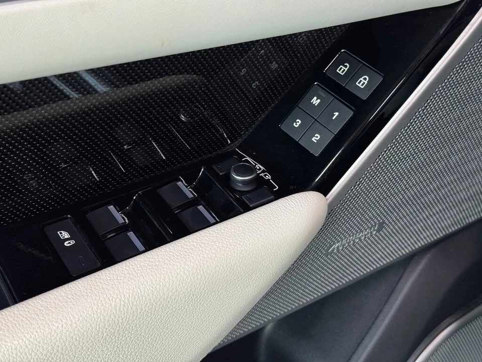 2021 Land Rover Range Rover Velar - Image 9 of 18