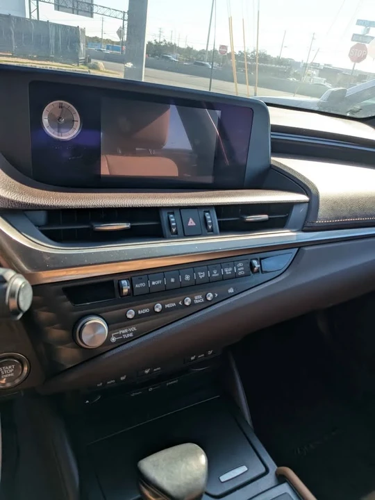 2021 Lexus IS 3rd Gen - Image 7 of 9