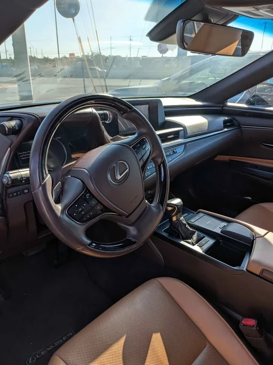 2021 Lexus IS 3rd Gen - Image 5 of 9
