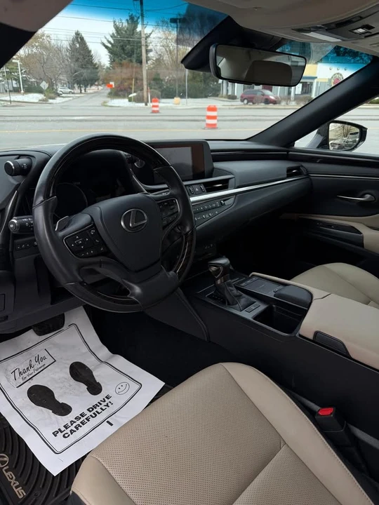 2021 Lexus ES 7th Gen - Image 6 of 7