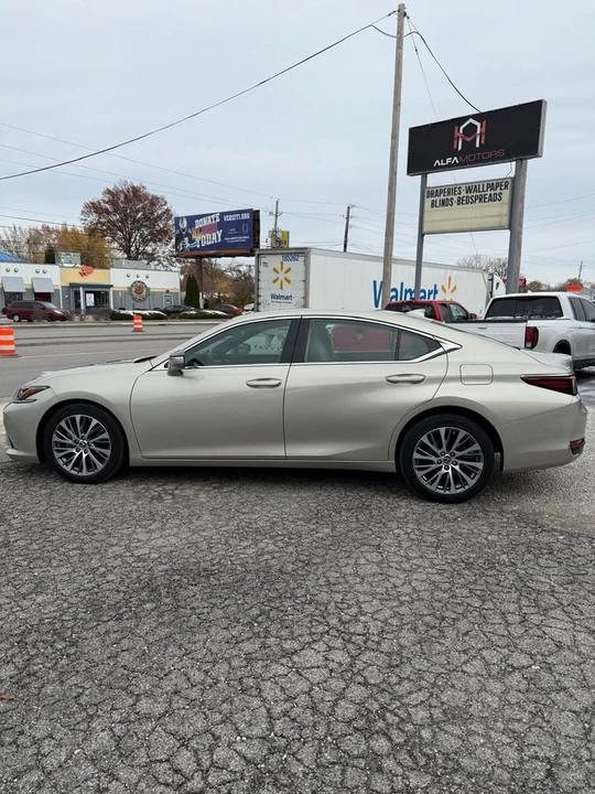 2021 Lexus ES 7th Gen - Image 2 of 7