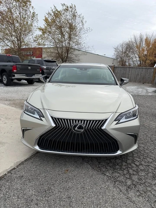 2021 Lexus ES 7th Gen - Image 3 of 7