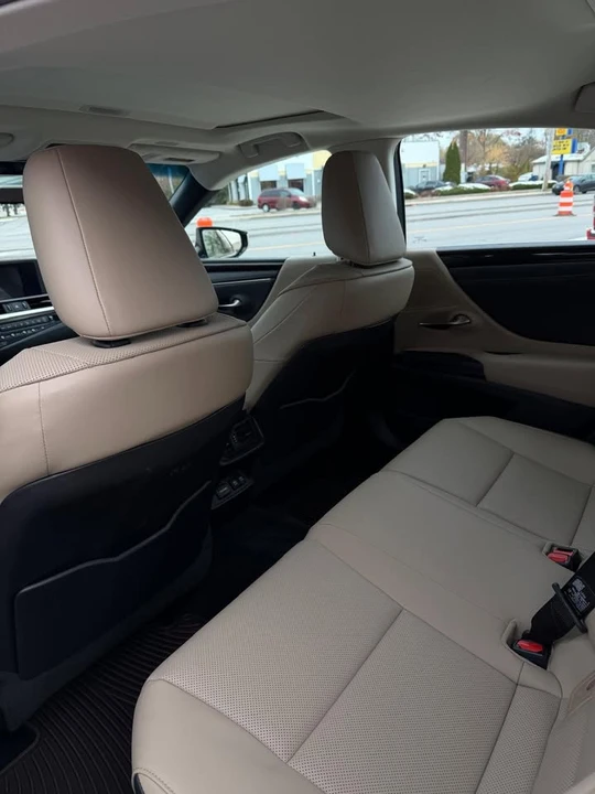 2021 Lexus ES 7th Gen - Image 7 of 7