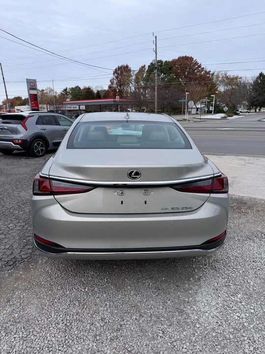 2021 Lexus ES 7th Gen - Image 5 of 7