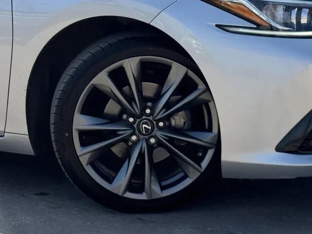 2021 Lexus ES 7th Gen - Image 2 of 19