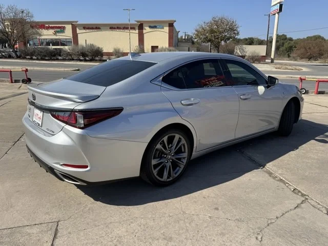 2021 Lexus ES 7th Gen - Image 4 of 19