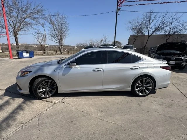 2021 Lexus ES 7th Gen - Image 9 of 19