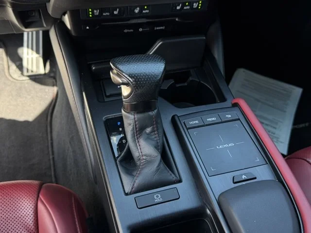 2021 Lexus ES 7th Gen - Image 17 of 19