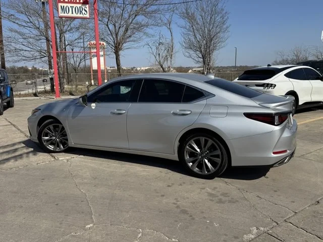 2021 Lexus ES 7th Gen - Image 8 of 19