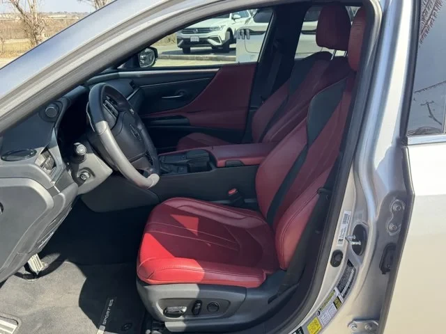 2021 Lexus ES 7th Gen - Image 13 of 19