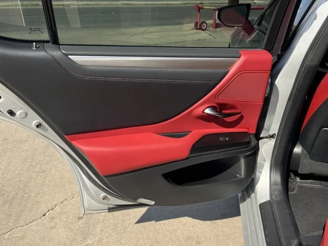 2021 Lexus ES 7th Gen - Image 12 of 19