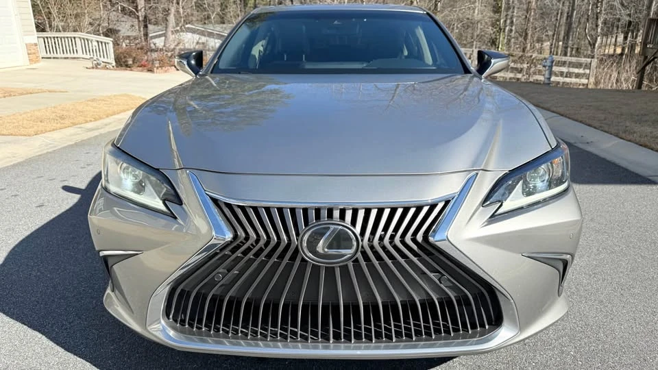 2021 Lexus ES 7th Gen - Image 2 of 19