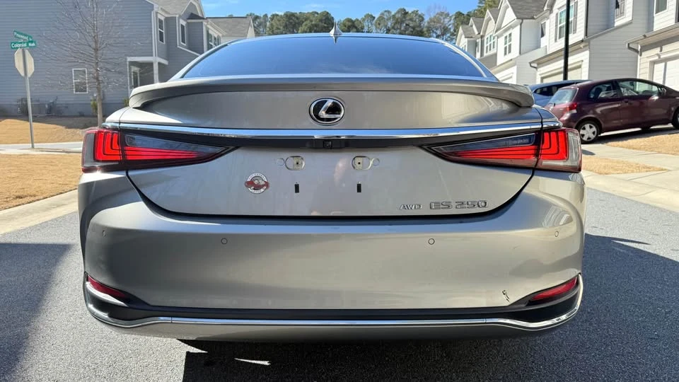 2021 Lexus ES 7th Gen - Image 7 of 19