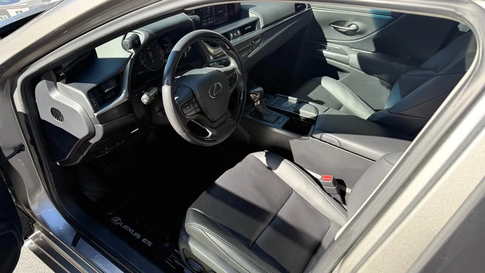 2021 Lexus ES 7th Gen - Image 13 of 19