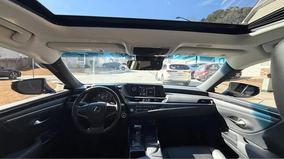 2021 Lexus ES 7th Gen - Image 15 of 19
