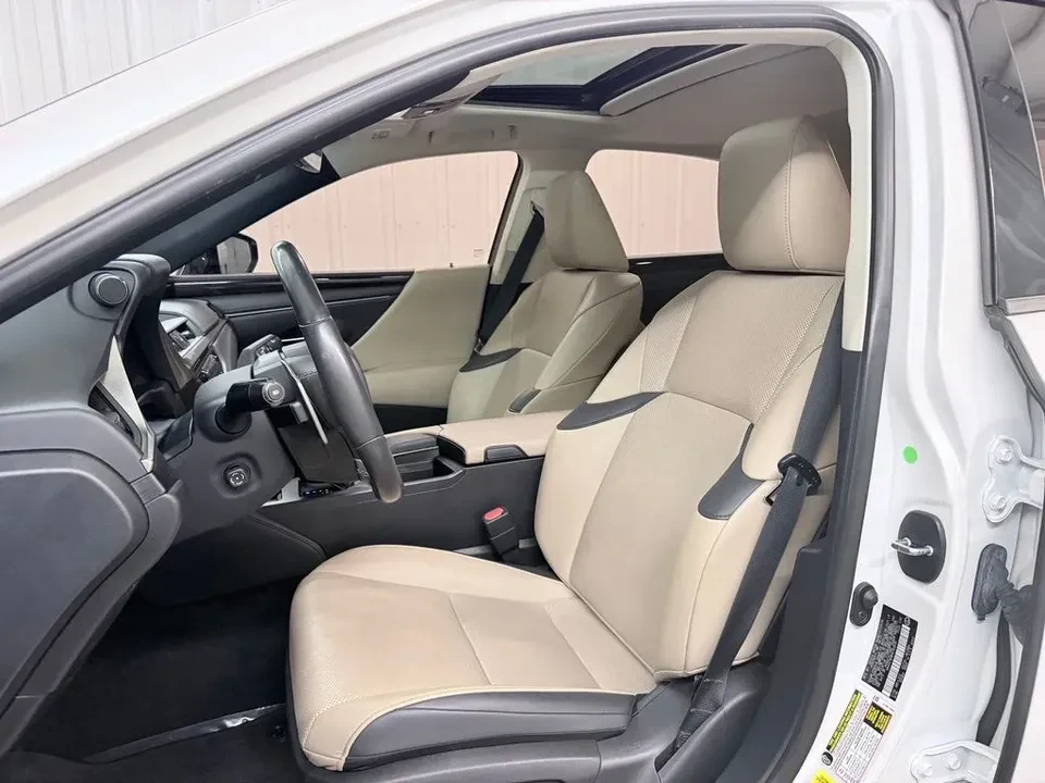 2021 Lexus ES 7th Gen - Image 11 of 13