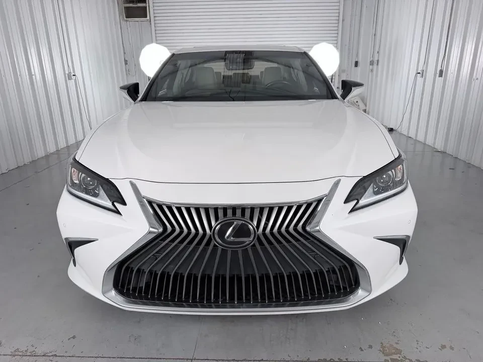 2021 Lexus ES 7th Gen - Image 2 of 13