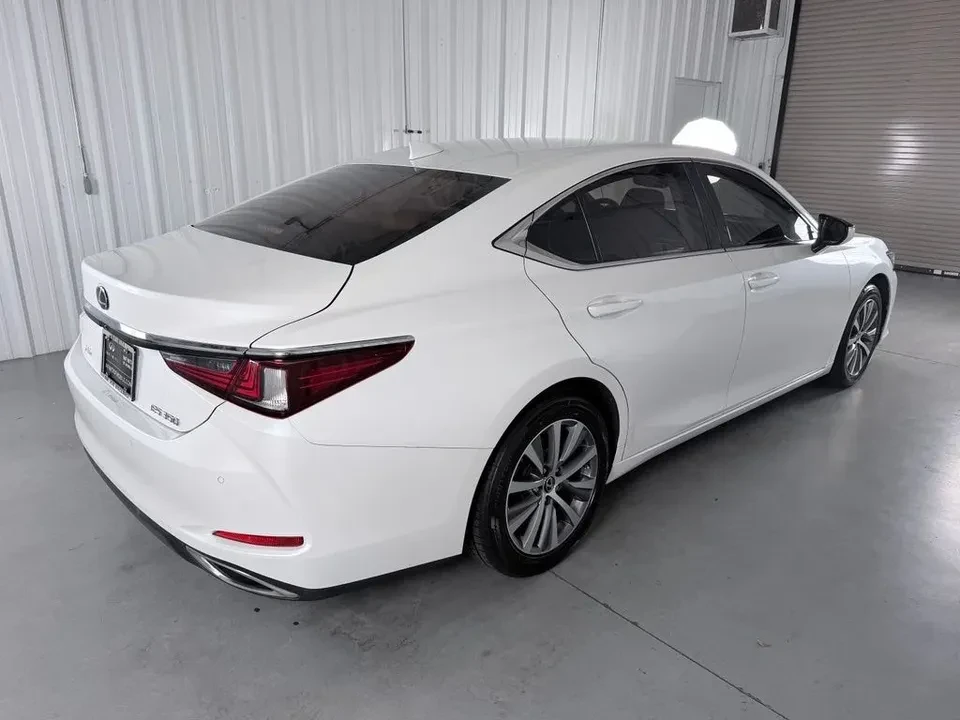 2021 Lexus ES 7th Gen - Image 4 of 13