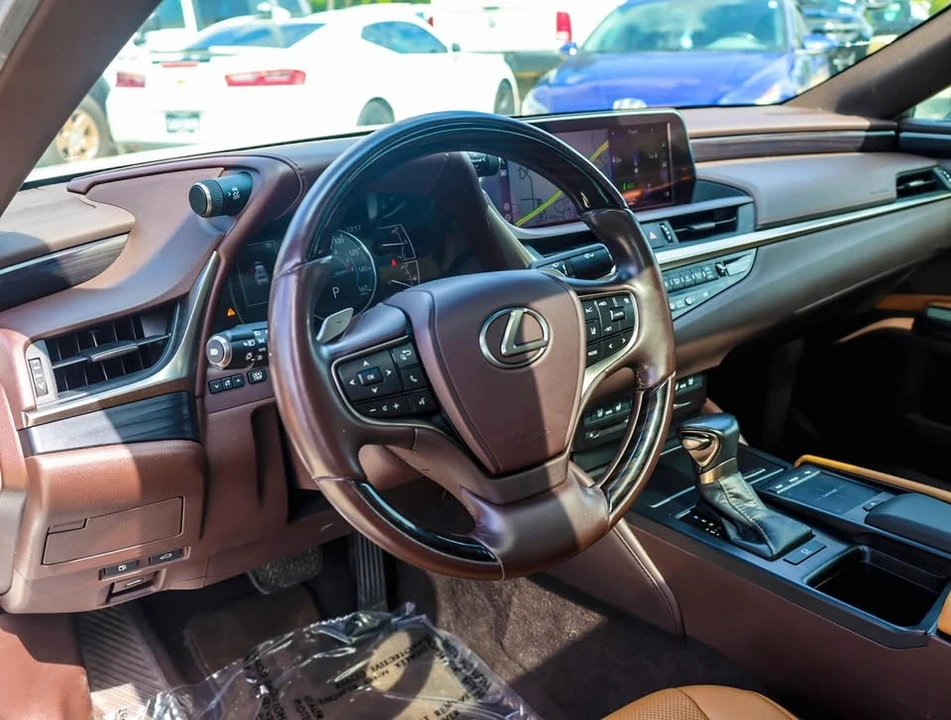 2021 Lexus ES 7th Gen - Image 8 of 10
