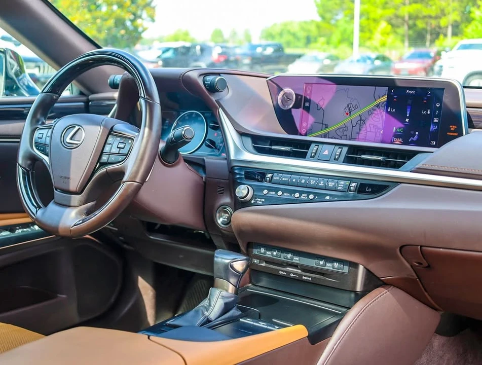 2021 Lexus ES 7th Gen - Image 5 of 10